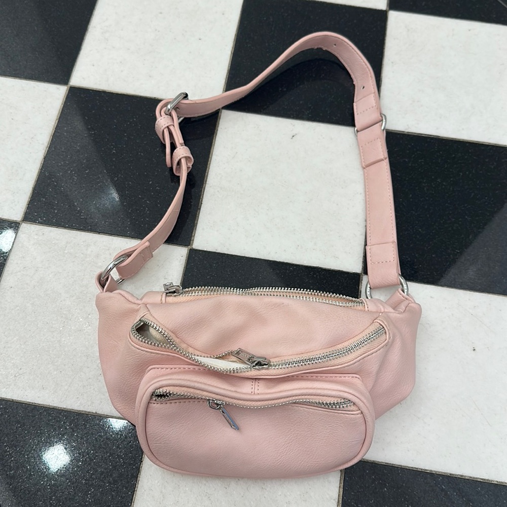 Brandy Melville Fanny pack